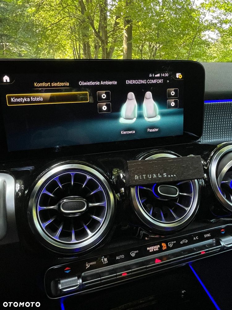 Mercedes-Benz GLB - 13