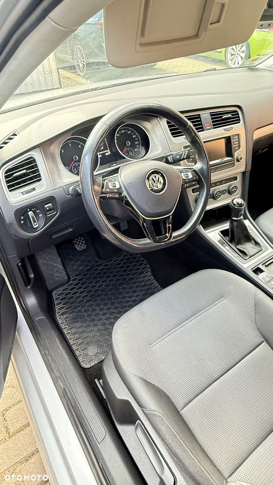 Volkswagen Golf - 6