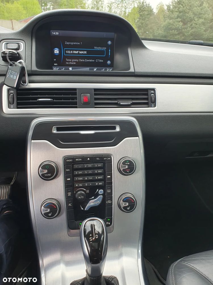 Volvo V70 D2 Momentum - 13