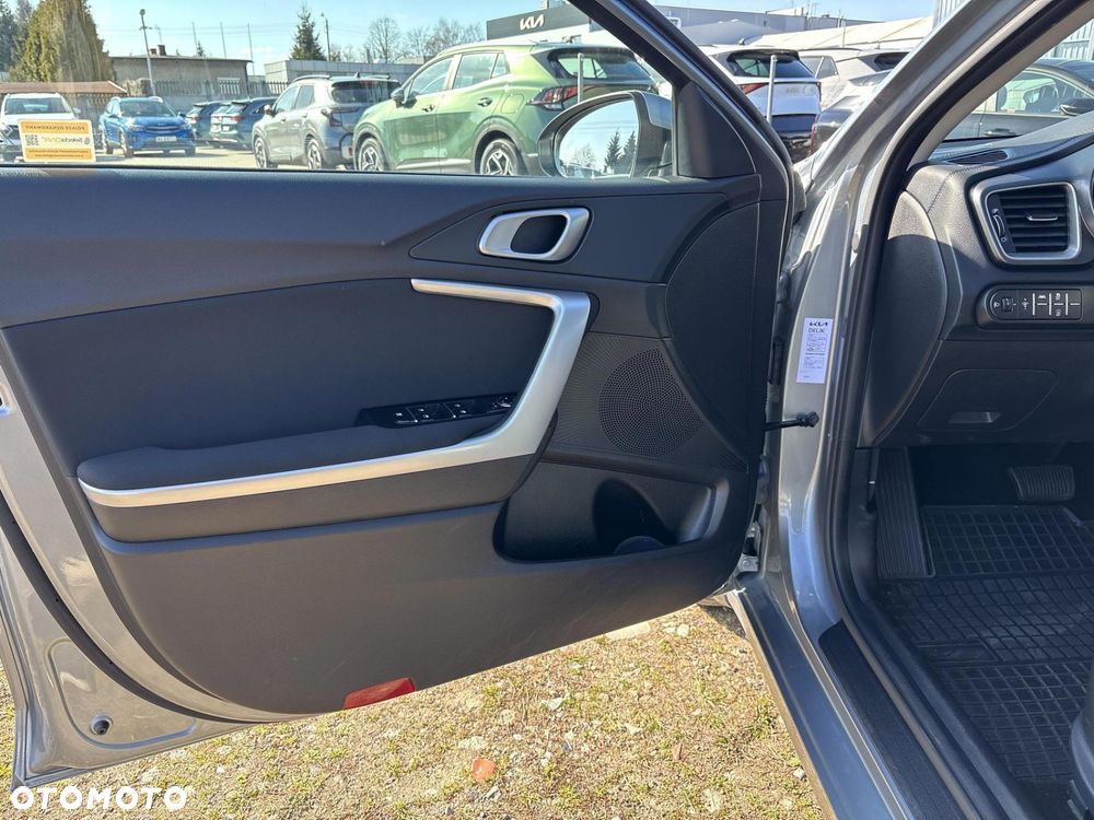 Kia Ceed 1.5 T-GDI M DCT - 11
