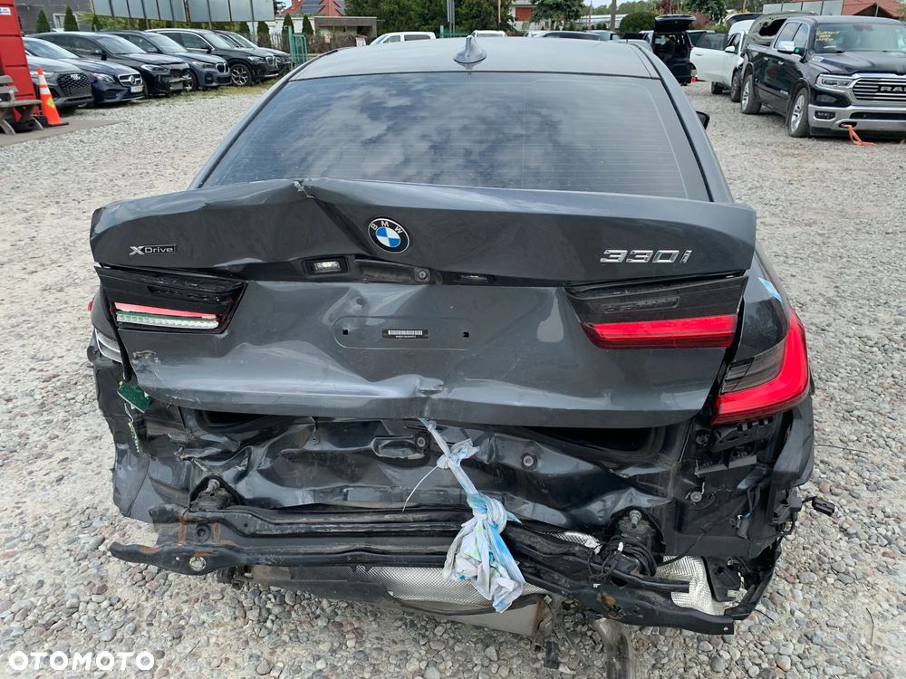 BMW Seria 3 330i xDrive - 9