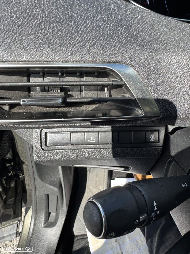 Peugeot 5008 1.2 PureTech Allure Pack EAT8 - 25