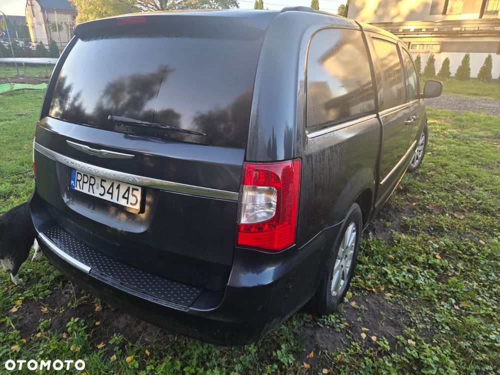 Chrysler Town & Country - 5