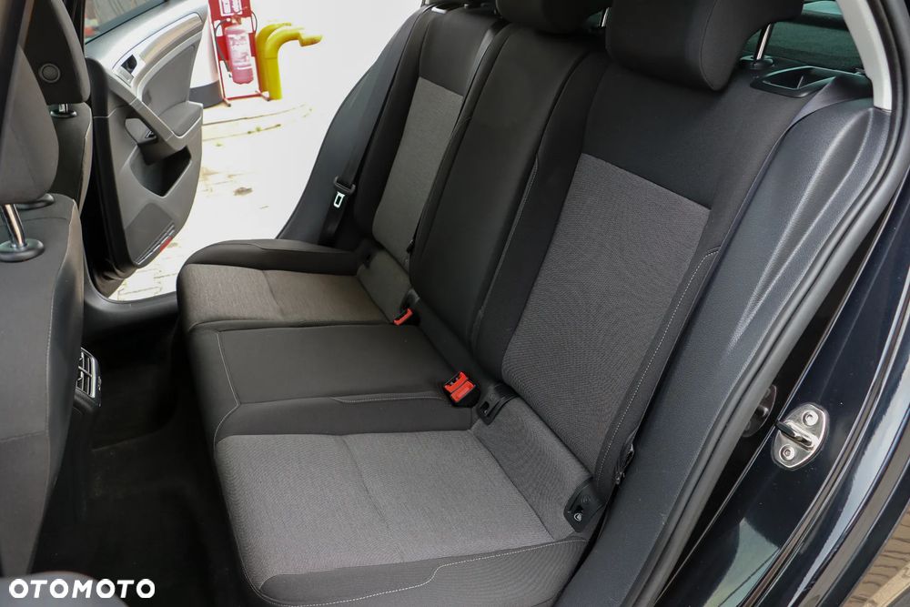 Volkswagen Golf 1.6 TDI DPF Highline - 26