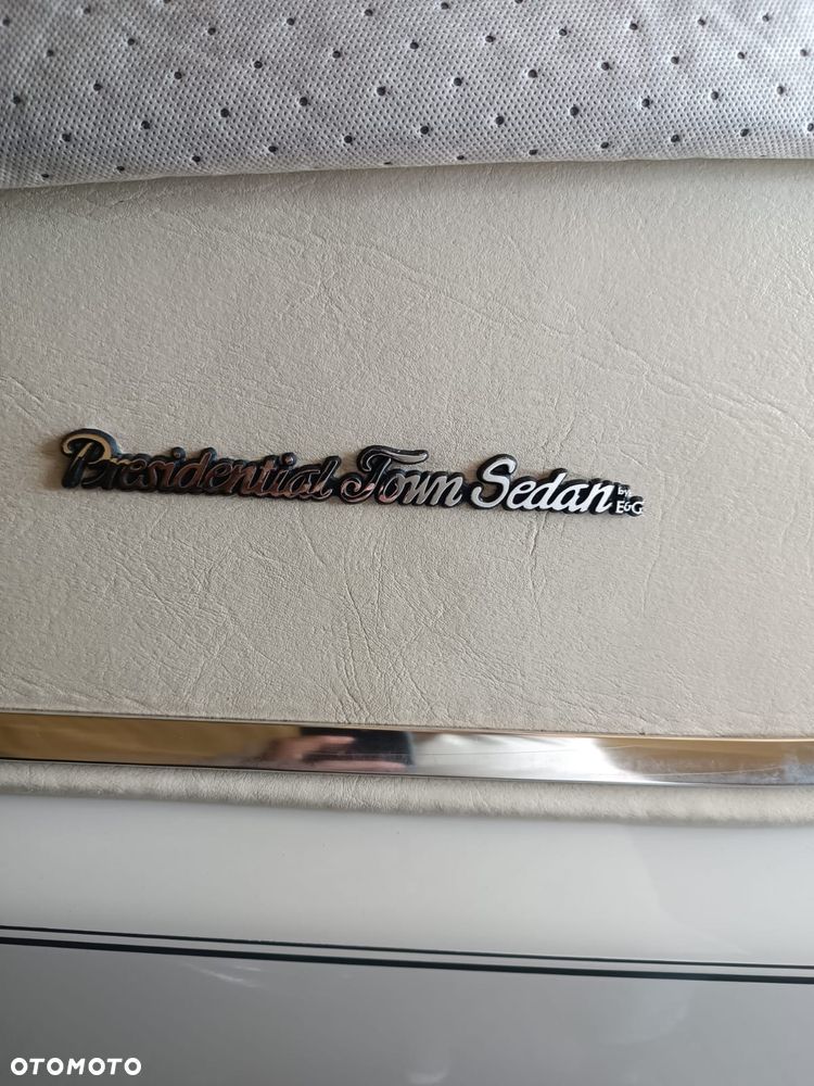 Lincoln Town Car - 15