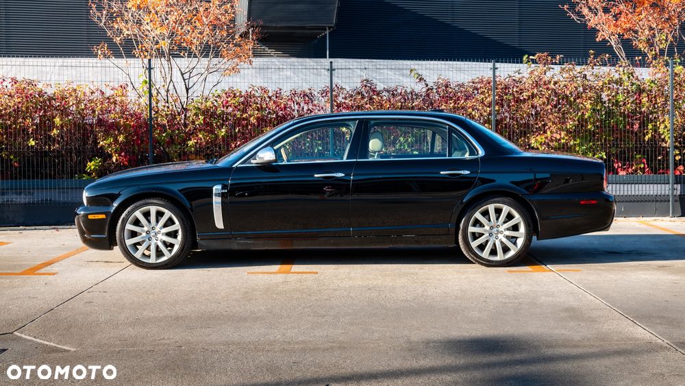 Jaguar XJ - 7