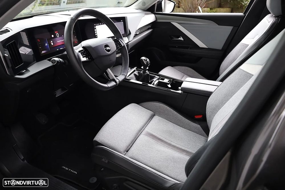 Opel Astra 1.2 T Elegance - 44