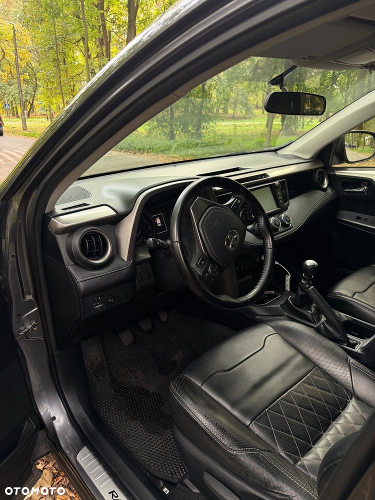 Toyota RAV4 - 8
