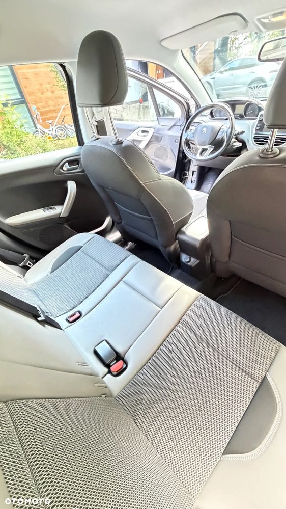 Peugeot 2008 1.2 Pure Tech Allure S&S - 11
