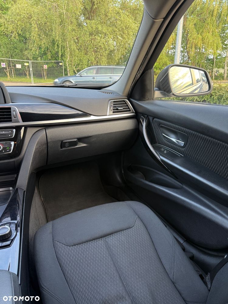 BMW Seria 3 316d Sport Line - 23