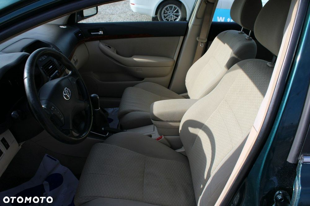 Toyota Avensis - 12