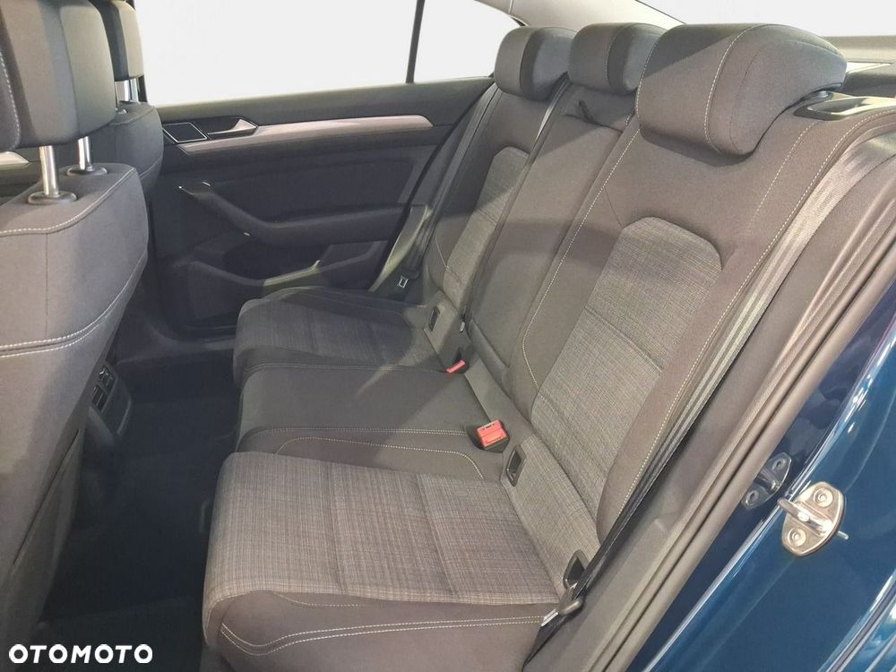 Volkswagen Passat - 13