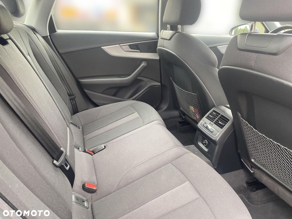 Audi A4 Limousine - 16