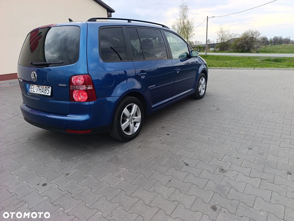 Volkswagen Touran - 4