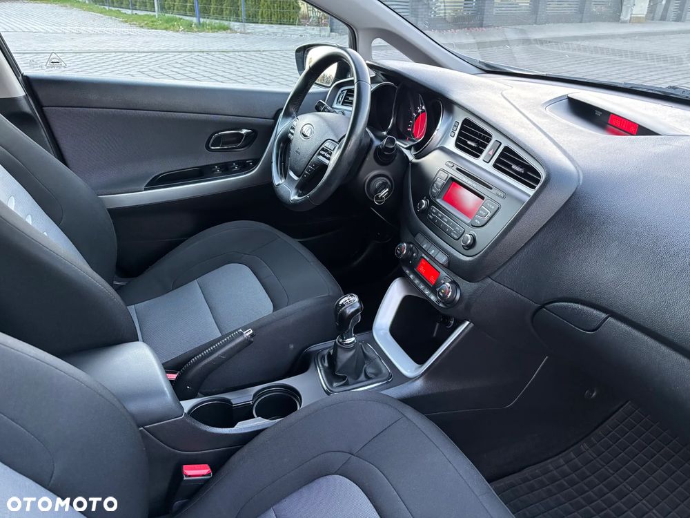 Kia Ceed 1.6 CRDi 128 Dream Team Edition - 23