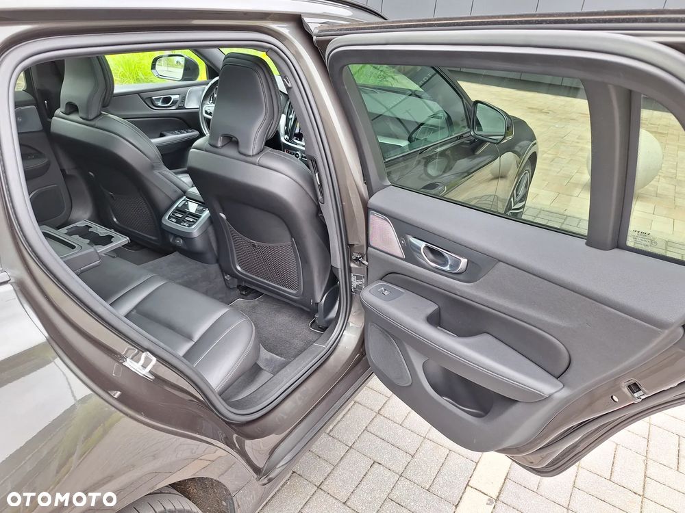 Volvo V60 B4 D R-Design - 22