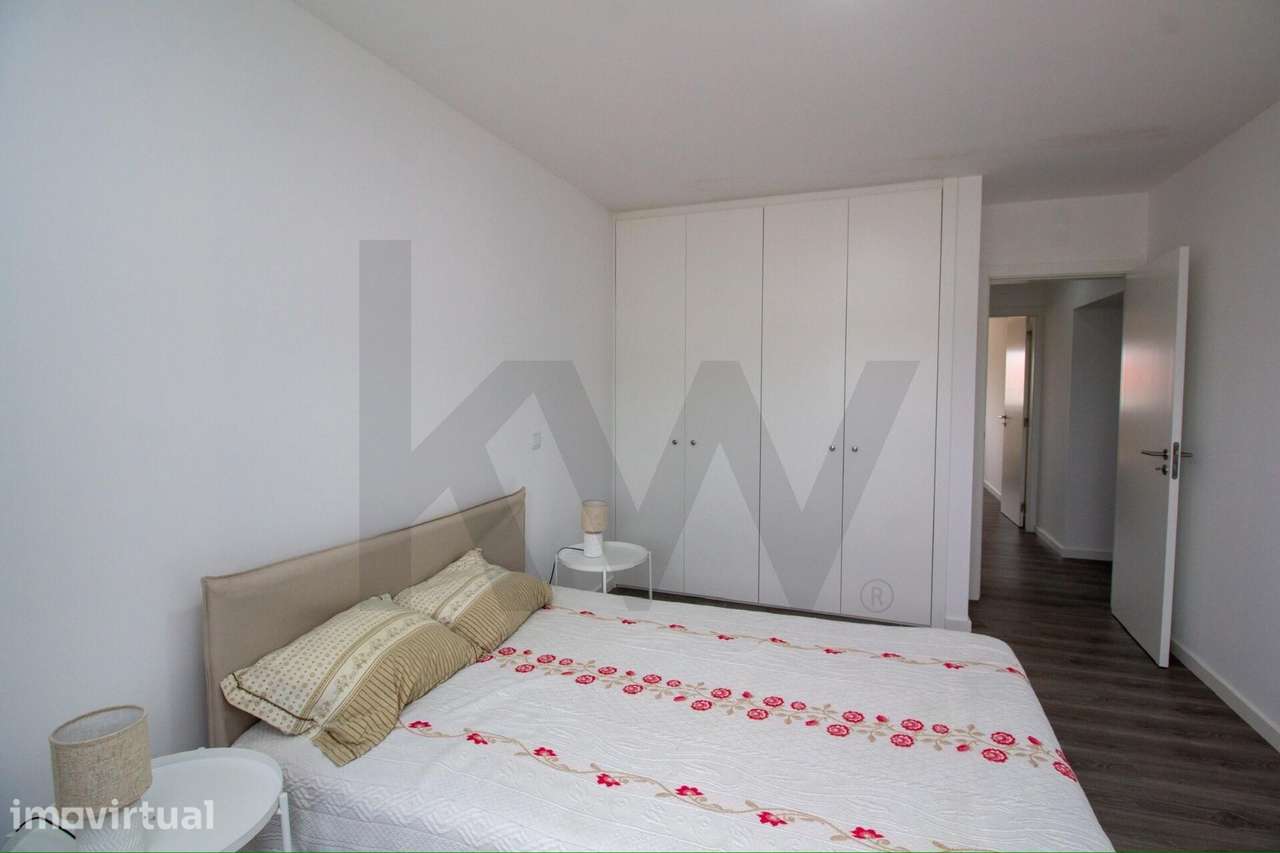 Apartamento T2 Moderno com Fantástico Logradouro Privativo de 278m2 – - Grande imagem: 4/30