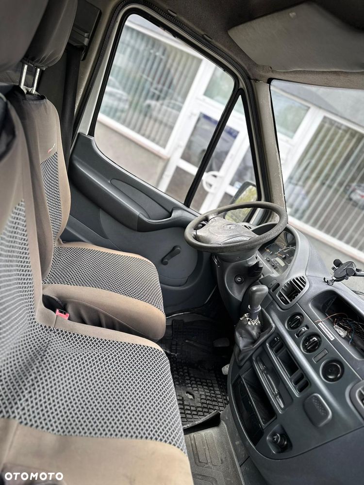 Mercedes-Benz Sprinter 208 - 4