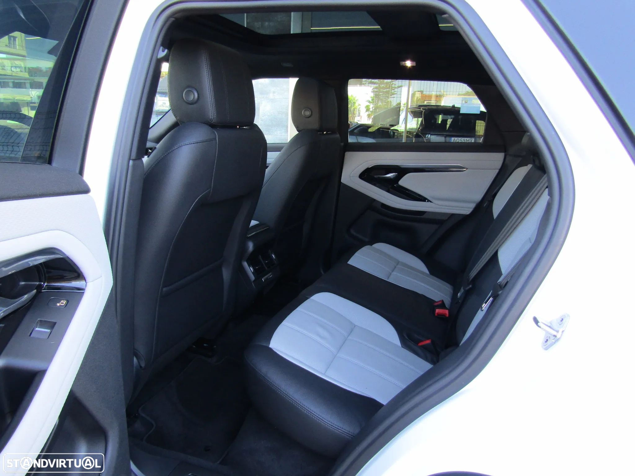 Land Rover Range Rover Evoque 1.5 P300e AWD R-Dynamic Auto - 27