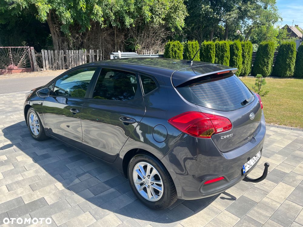 Kia Ceed - 8