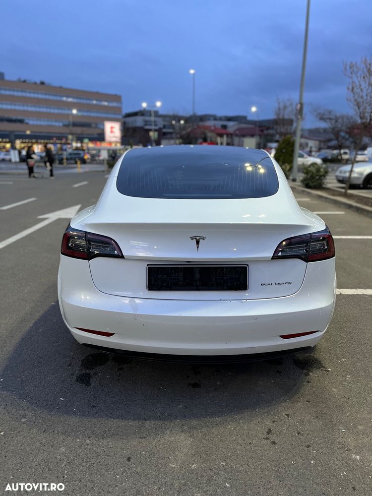 Tesla Model 3 - 9