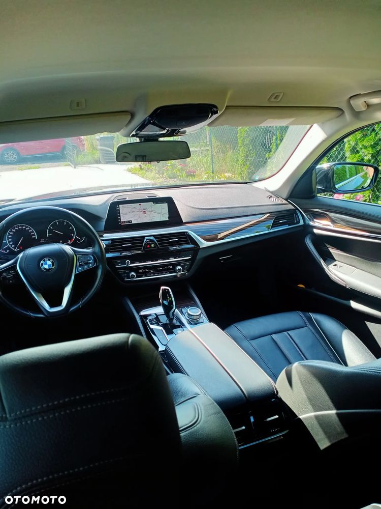 BMW Seria 5 518d Luxury Line - 10