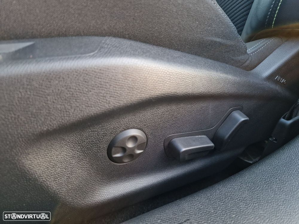 Peugeot 408 Plug-In Hybrid 225 e-EAT8 GT - 14