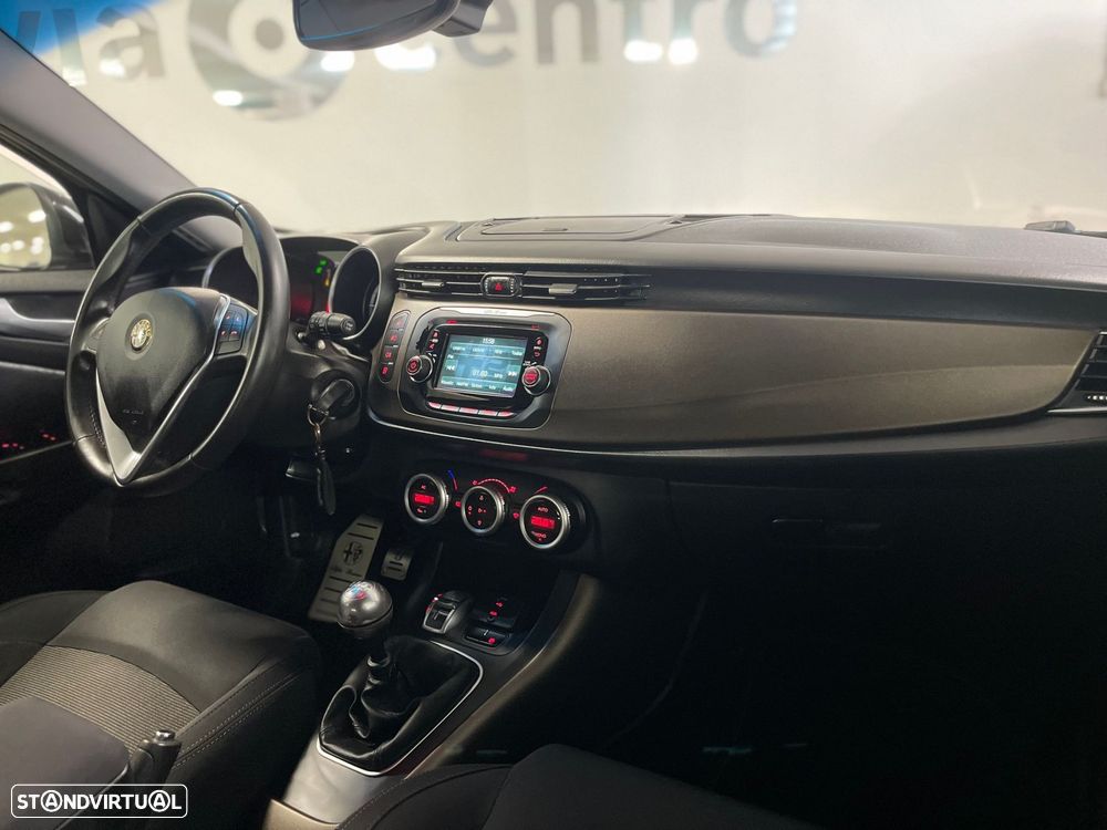 Alfa Romeo Giulietta 1.6 JTDm Distinctive - 20