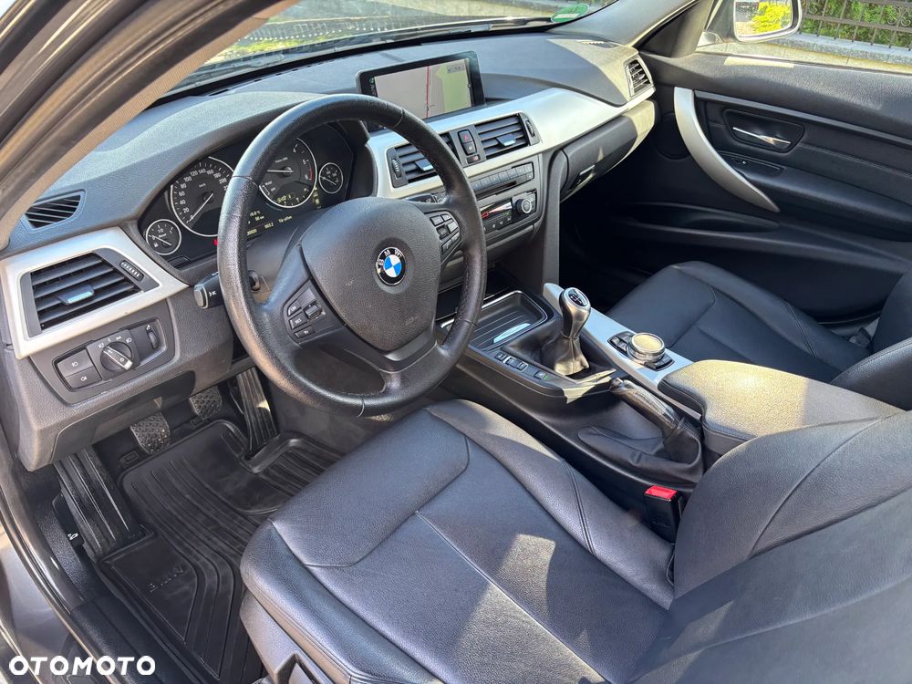 BMW Seria 3 320d Sport Line - 29