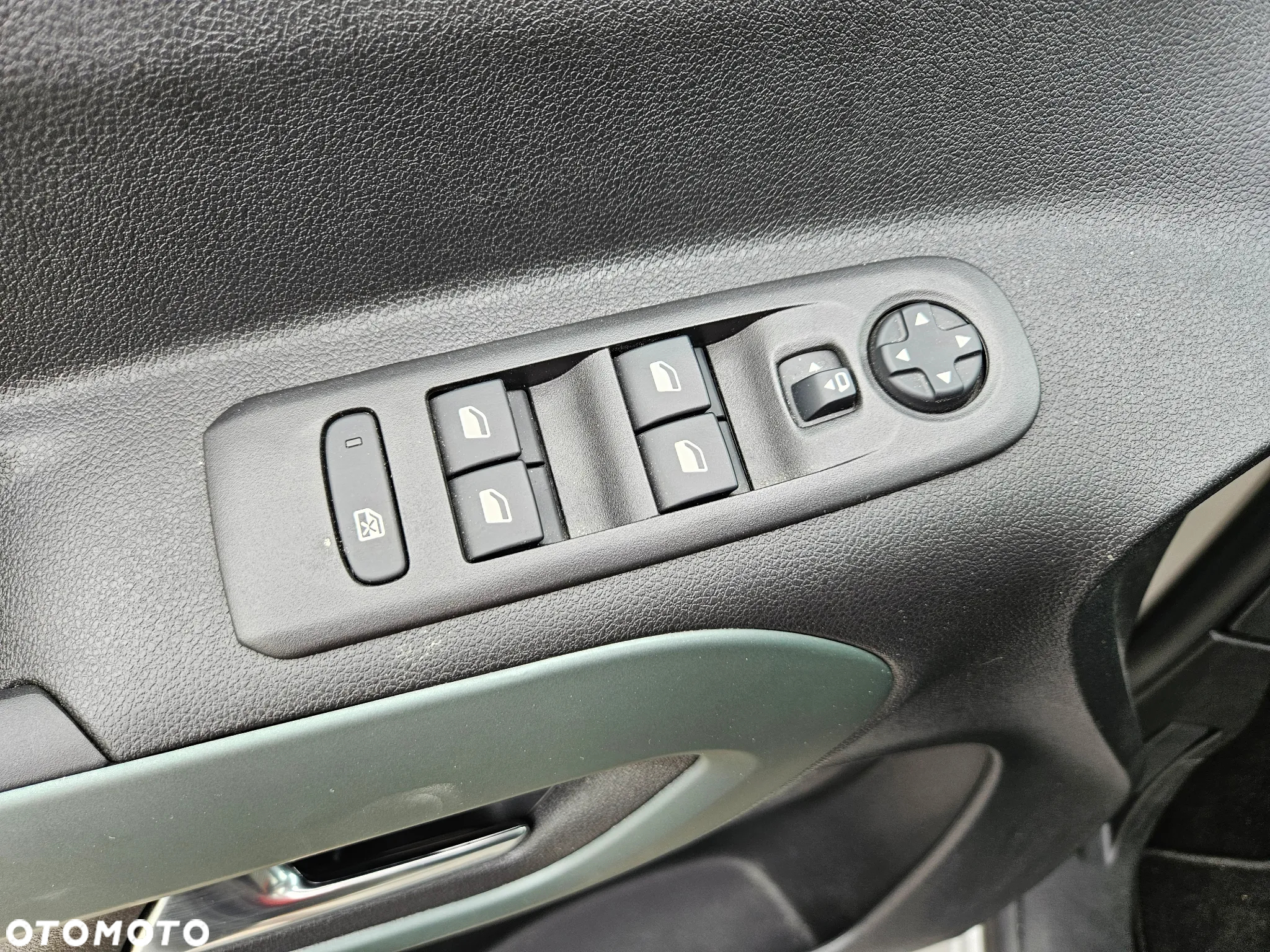 Citroën Berlingo M PureTech 130 EAT8 SHINE - 24