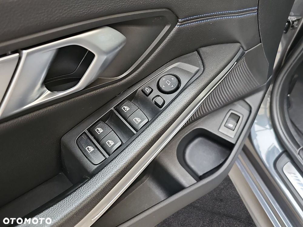 BMW Seria 3 320d xDrive - 19