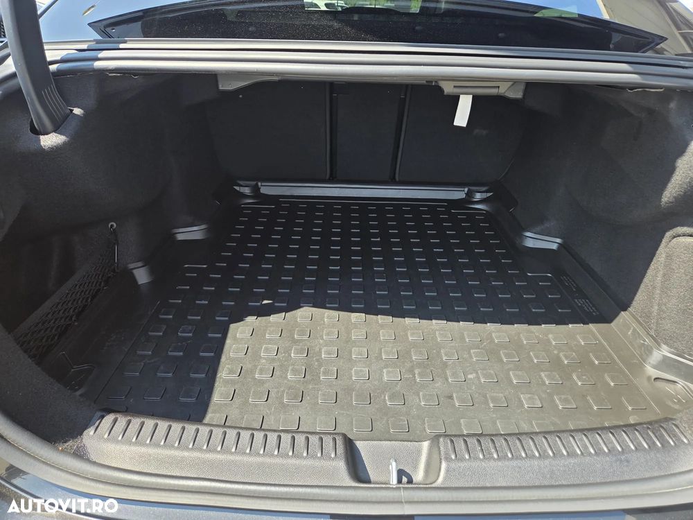 Mercedes-Benz E 220 d 4MATIC MHEV - 35