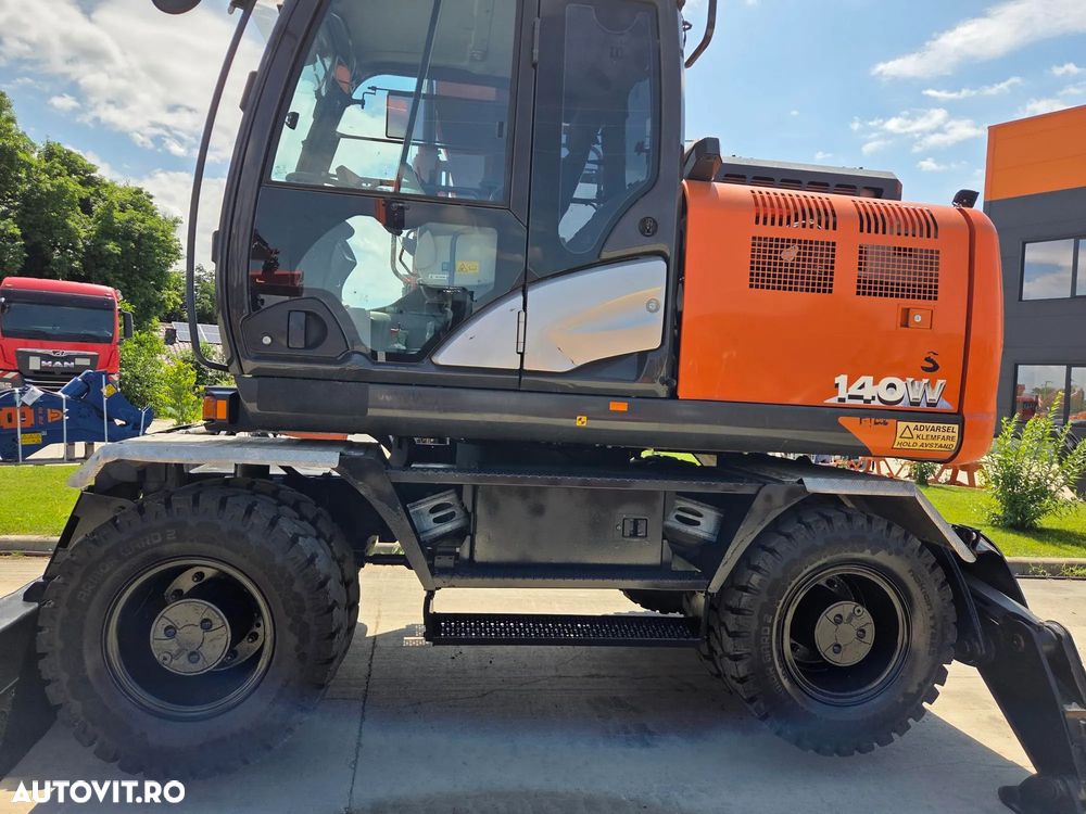 Hitachi ZX140W-6, 2019, 5.549h, 17.1t, cupa NOUA 1,3m latime, LAMA+CALE, consum mediu 8,3l/h, revizii efectuate, Ad sapare 6m, ridica 7t, avertizare antirasturnare, inst picon si inst rotire pe brate, STARE FOARTE BUNA, posibil leasing,PROMOTIE 89.900Eur+Tva - 27