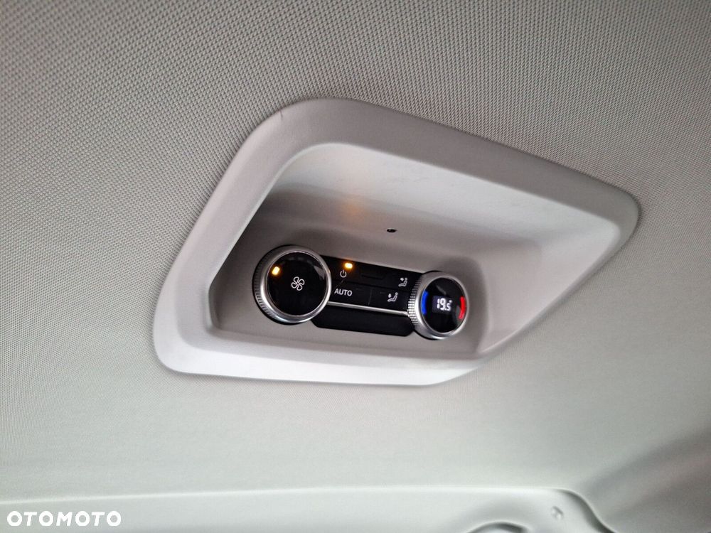 Volkswagen Caravelle - 20
