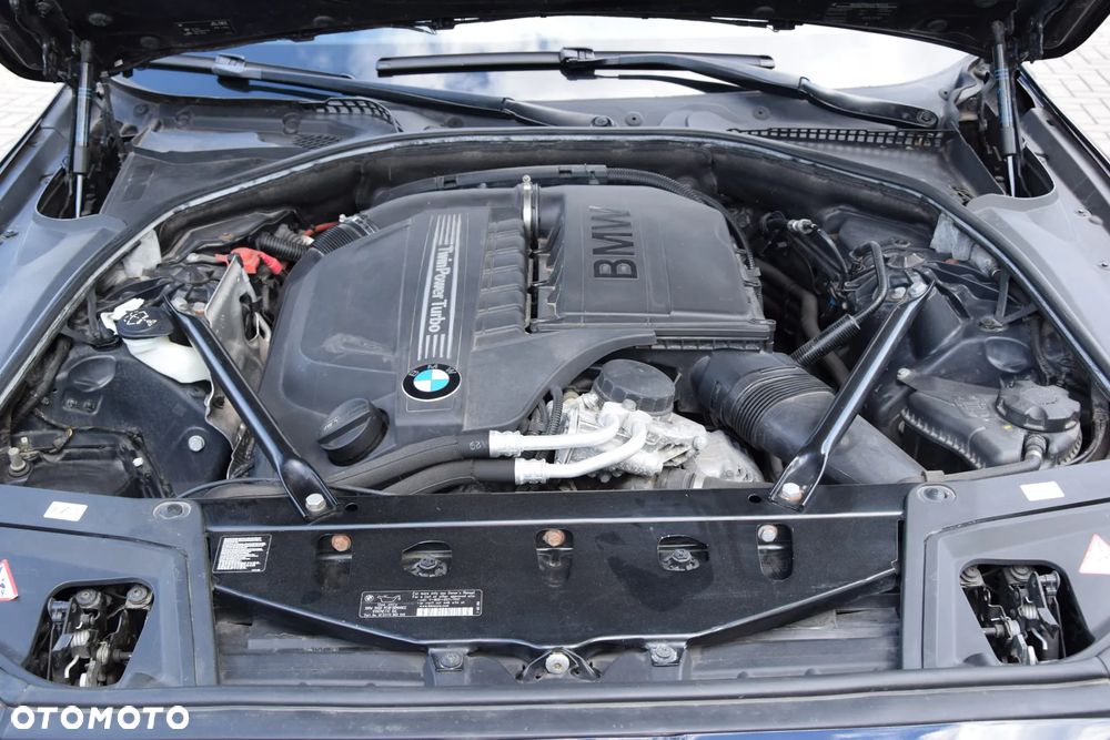 BMW Seria 5 535i Sport-Aut - 38