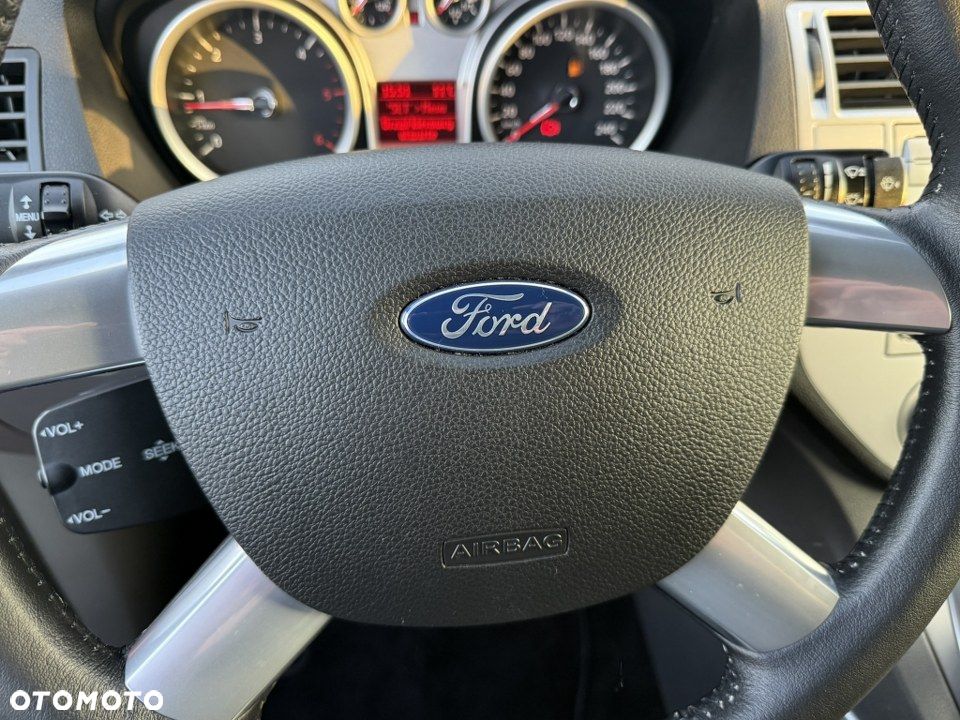 Ford Kuga 2.0 TDCi 2x4 Titanium - 22