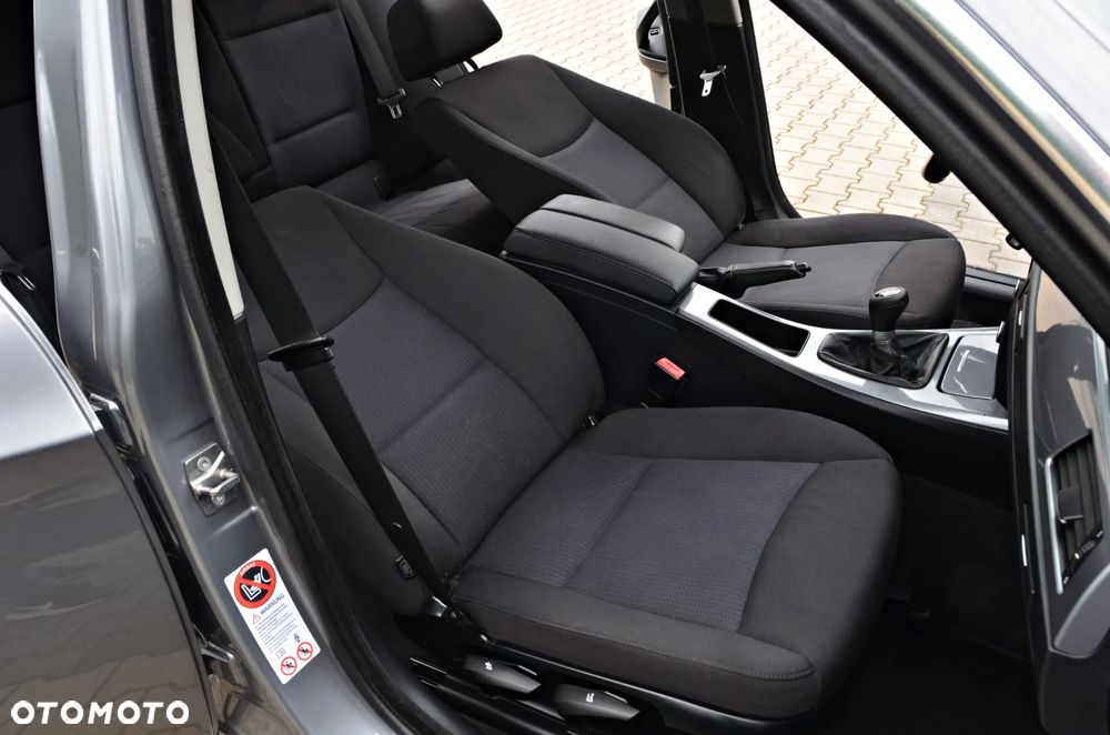 BMW Seria 3 318d - 34