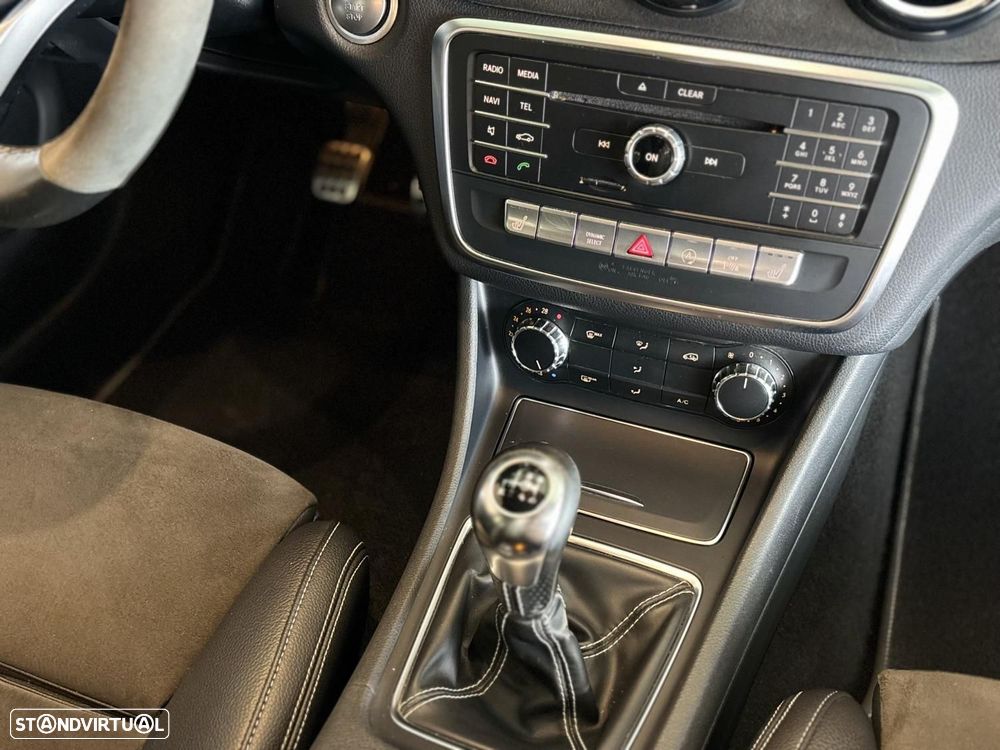 Mercedes-Benz A 200 d AMG Line - 16
