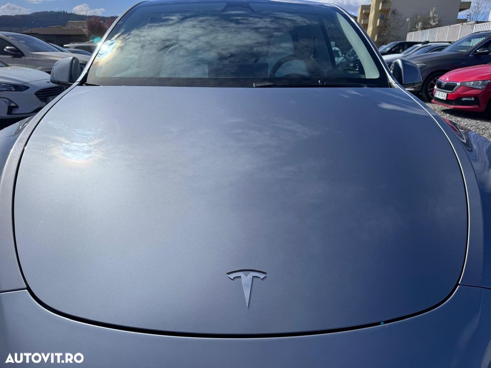 Tesla Model Y AWD Performance - 39