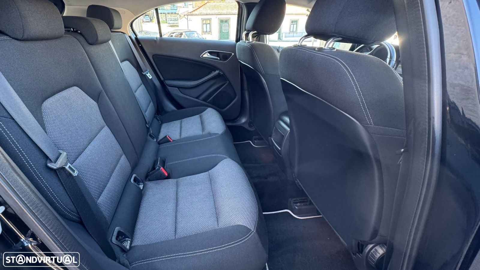 Mercedes-Benz A 180 CDI (BlueEFFICIENCY) - 14