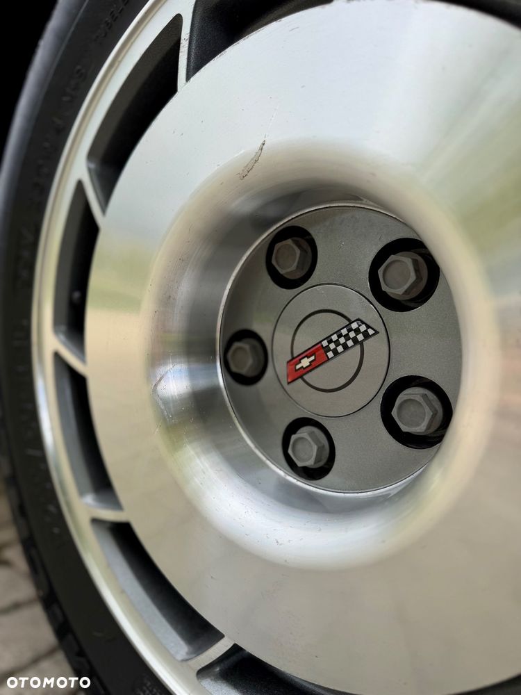 Chevrolet Corvette - 20