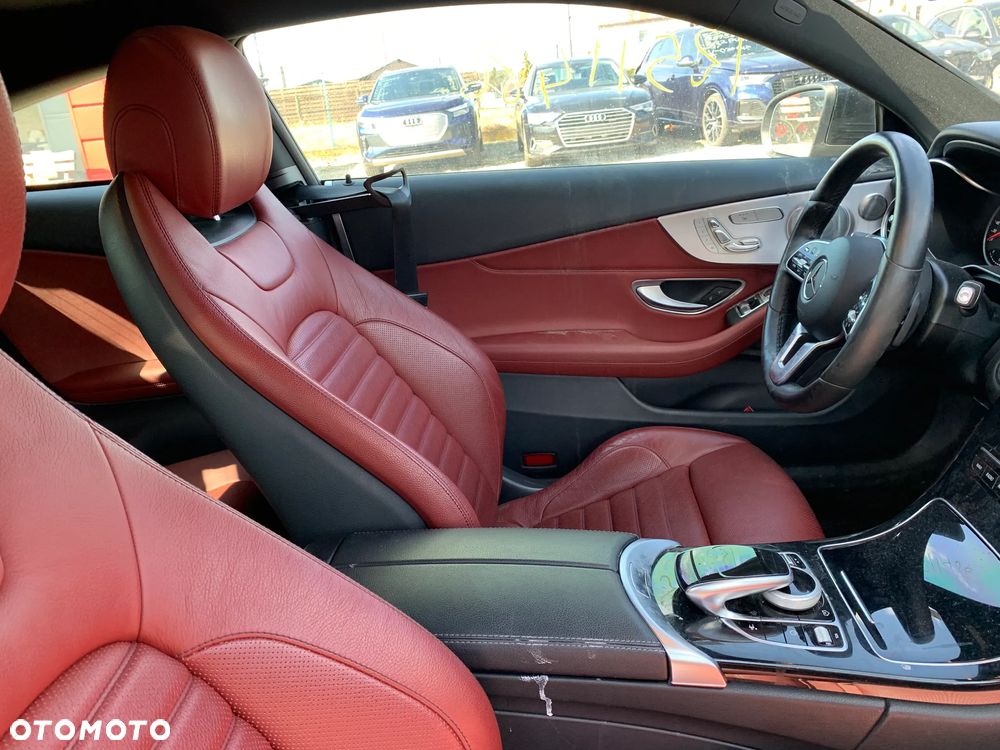 Mercedes-Benz Klasa C 300 4Matic 9G-TRONIC - 17