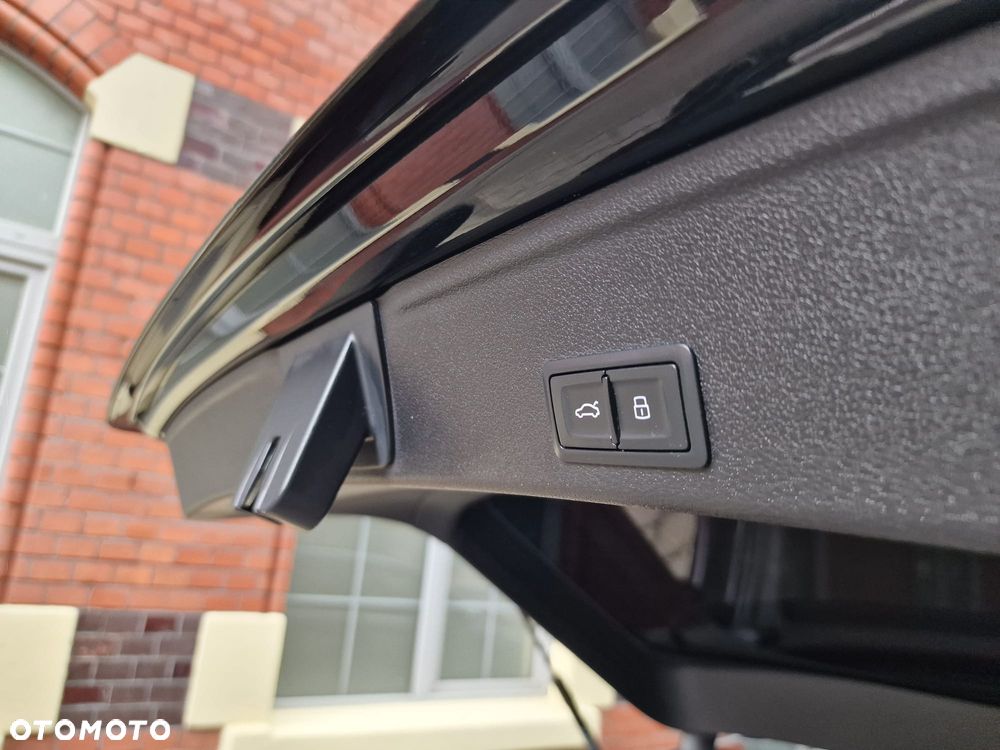 Audi A4 Avant 40 TDI quattro S tronic S line - 36