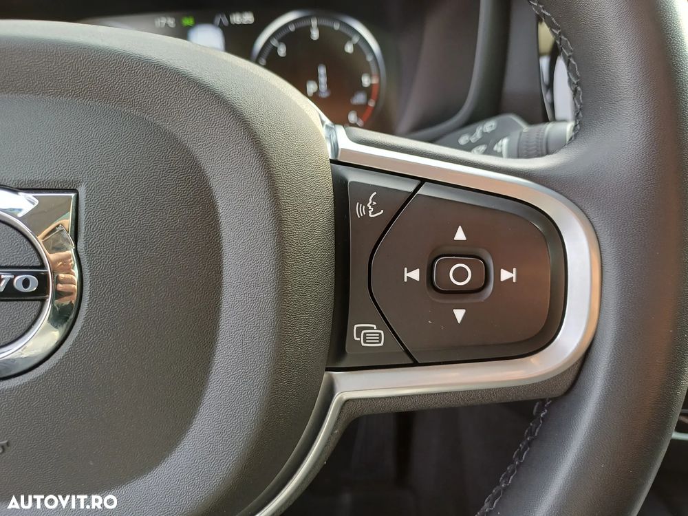 Volvo V60 B4 MHEV AT8 FWD Momentum - 22