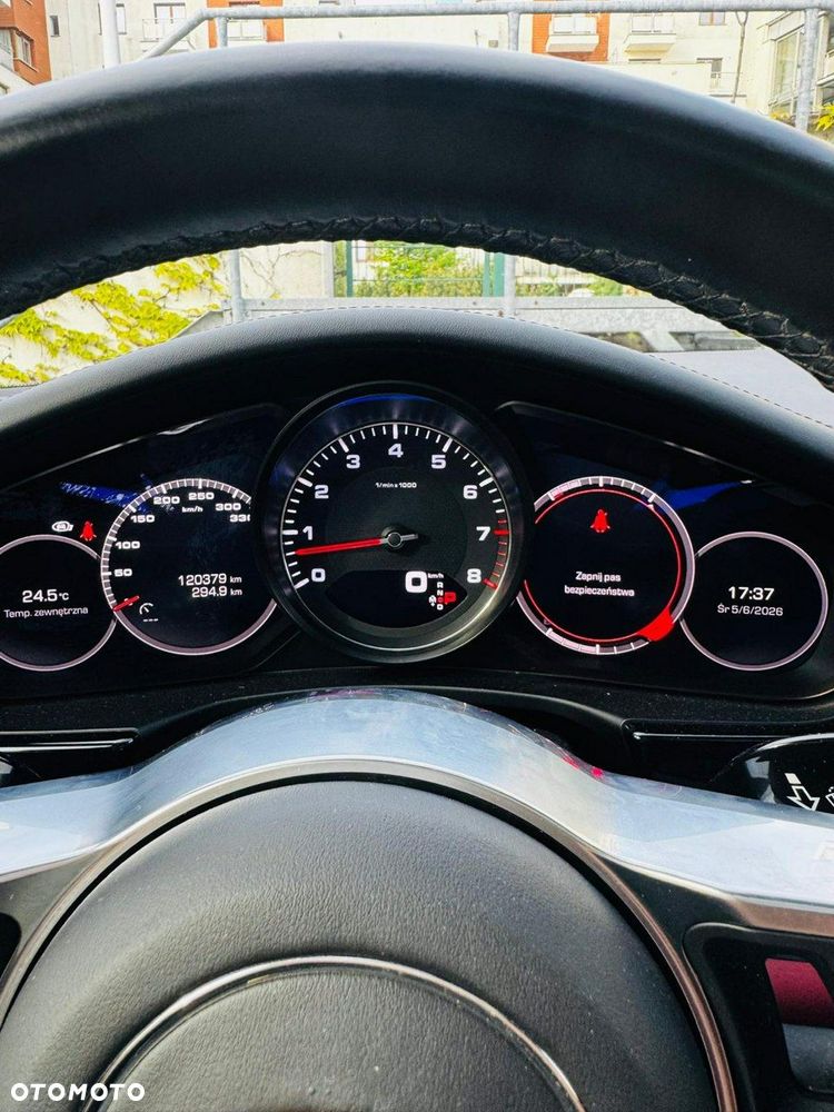 Porsche Panamera 4S Executive - 30