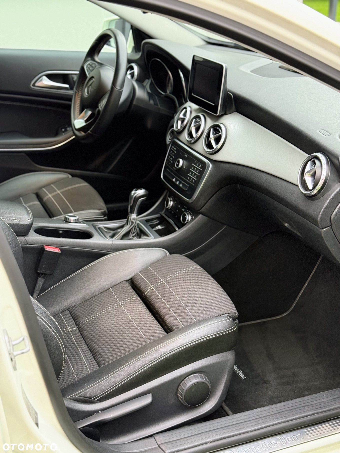 Mercedes-Benz GLA 180 - 11