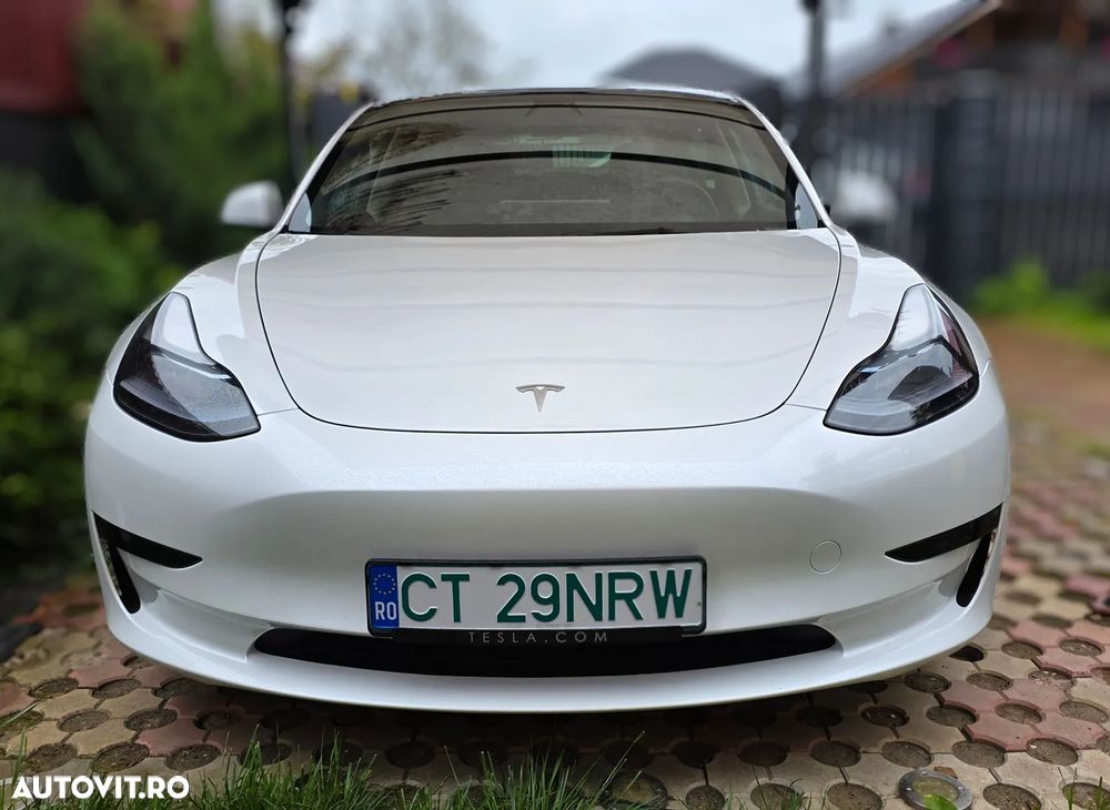 Tesla Model 3 - 4