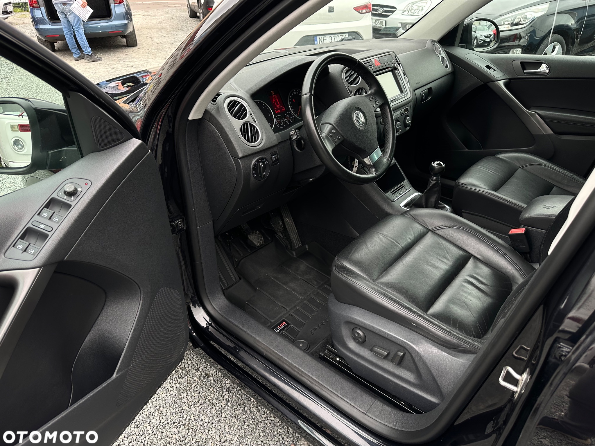 Volkswagen Tiguan - 16