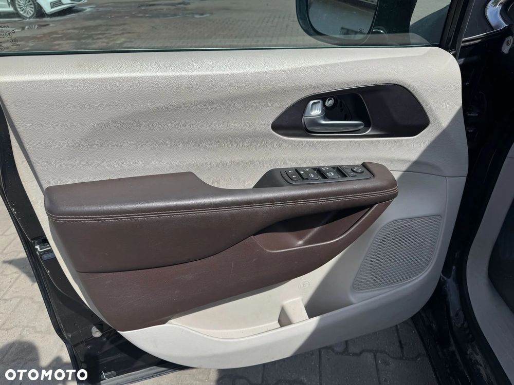 Chrysler Pacifica - 9