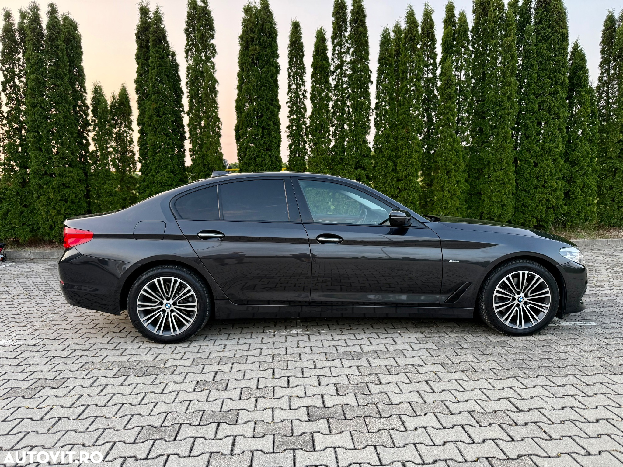 BMW Seria 5 520d xDrive AT - 36
